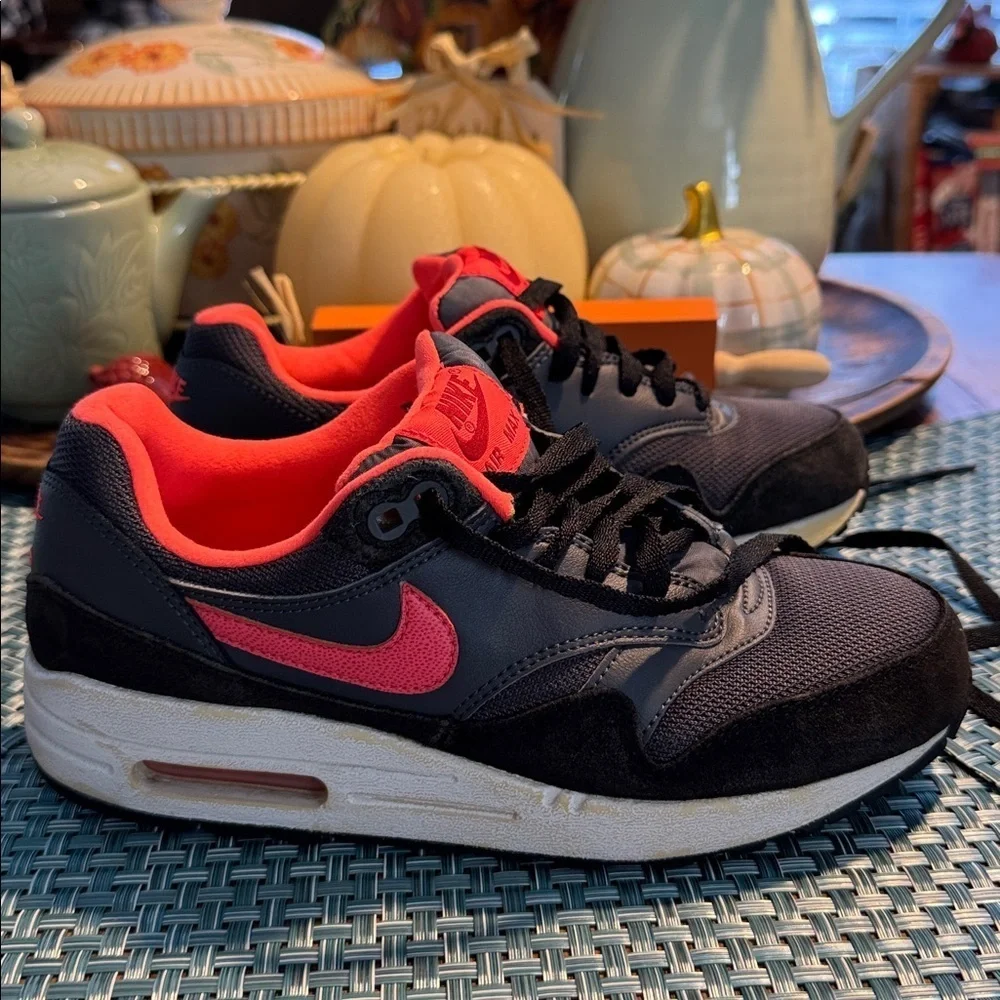 Nike Youth Air Max 1 sneakers - Youth Size 5.5